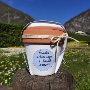 Vaso in terracotta con coperchio